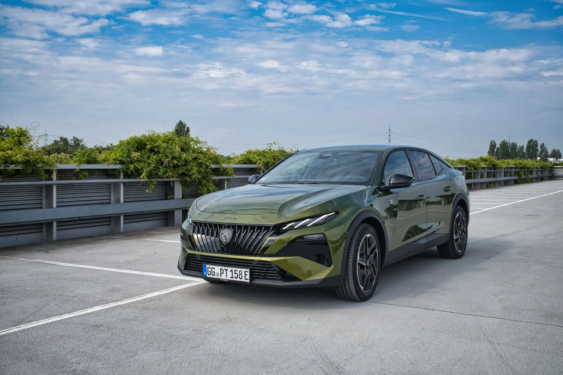 Πώς αποδίδει το Peugeot e-408 GT Exclusive στην καθημερινή χρήση