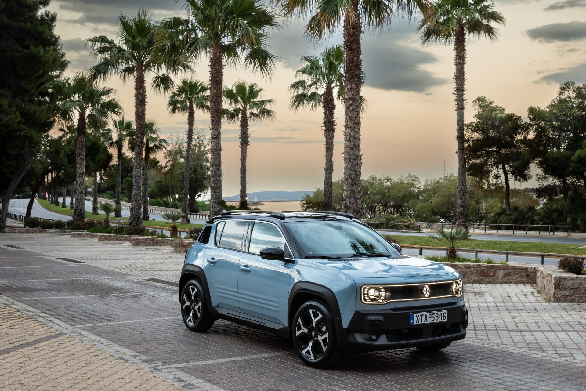 Renault 4 E-Tech: Το «blue jean» επιστρέφει ως ηλεκτρικό