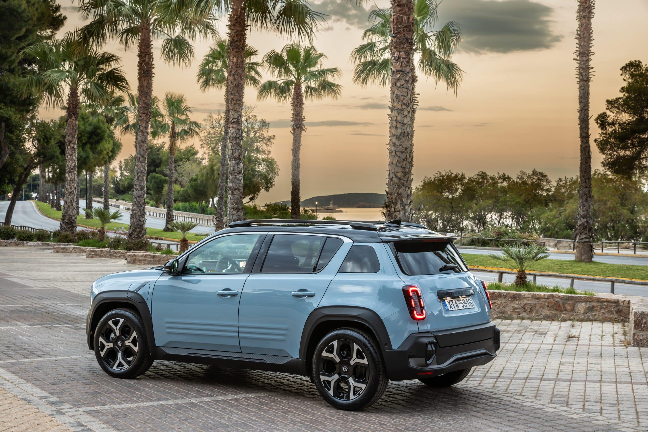 Renault 4 E-Tech: Το «blue jean» επιστρέφει ως ηλεκτρικό