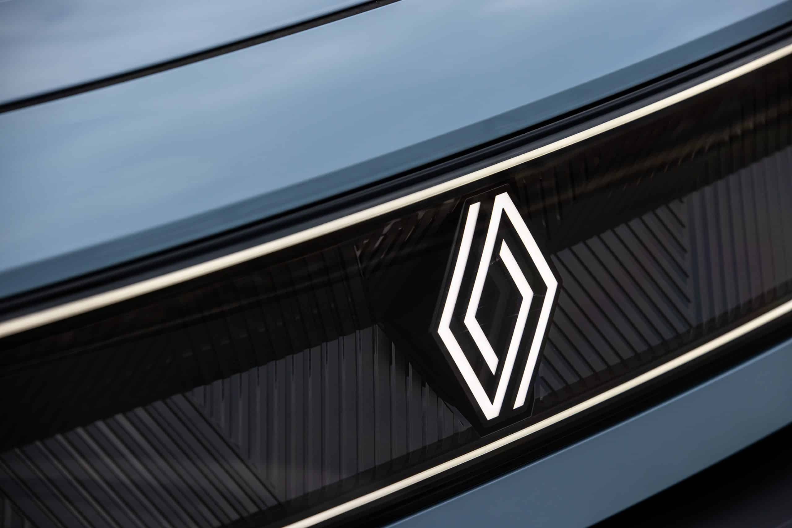 Renault 4 E-Tech: Το «blue jean» επιστρέφει ως ηλεκτρικό