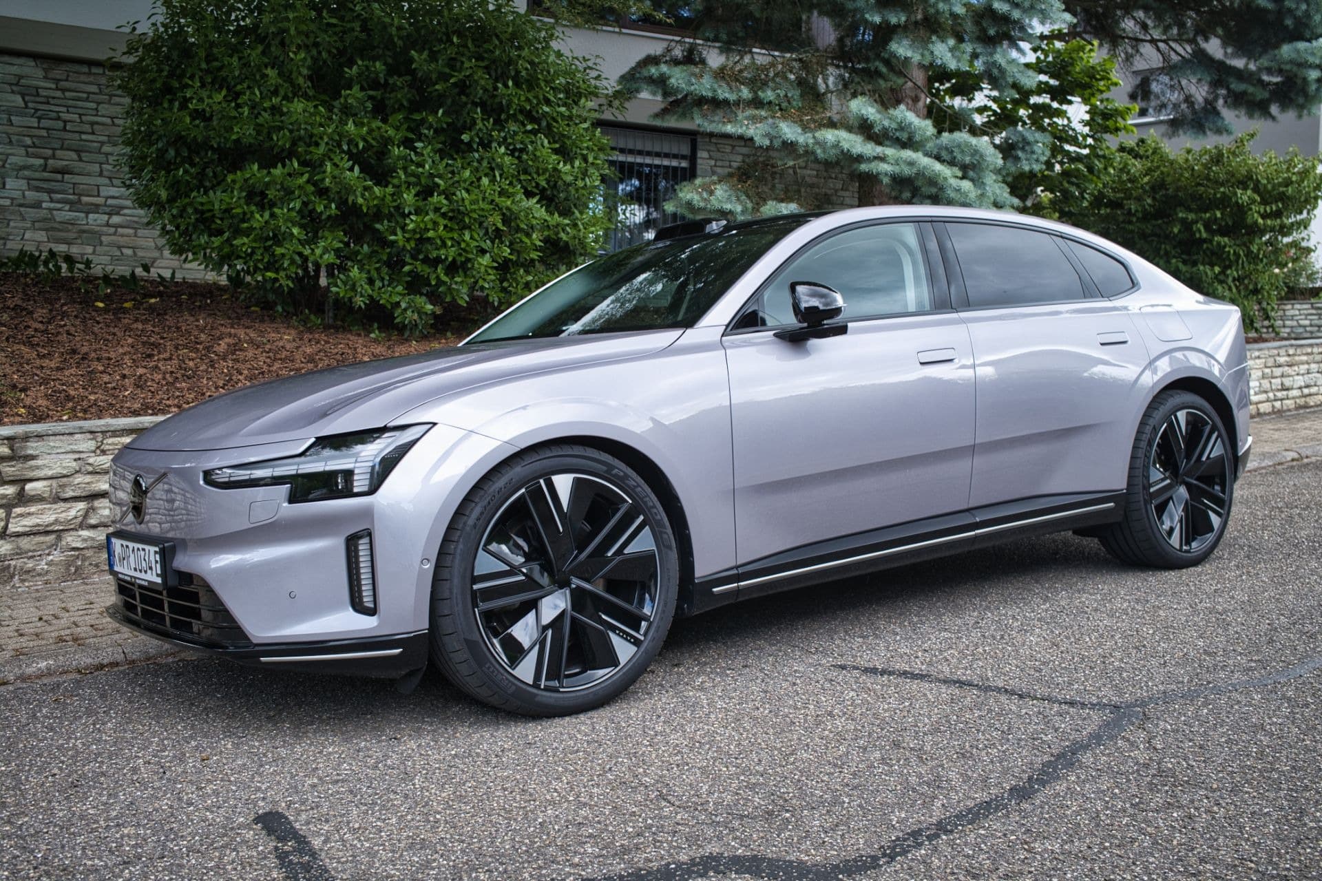 Volvo ES90: Όταν το sedan αποκτά ξαφνικά ξανά νόημα