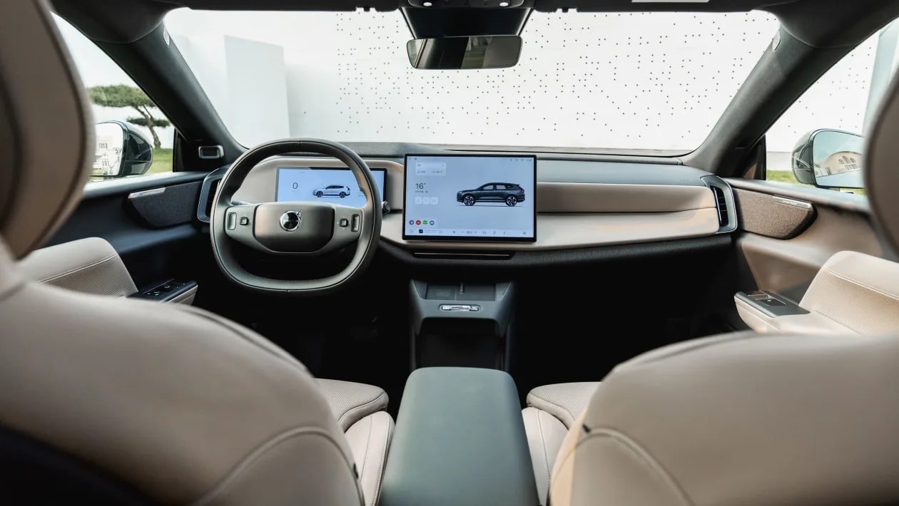 Νέο Volvo XC70: Το PHEV-SUV που υπόσχεται να εξαφανίσει το άγχος της φόρτισης