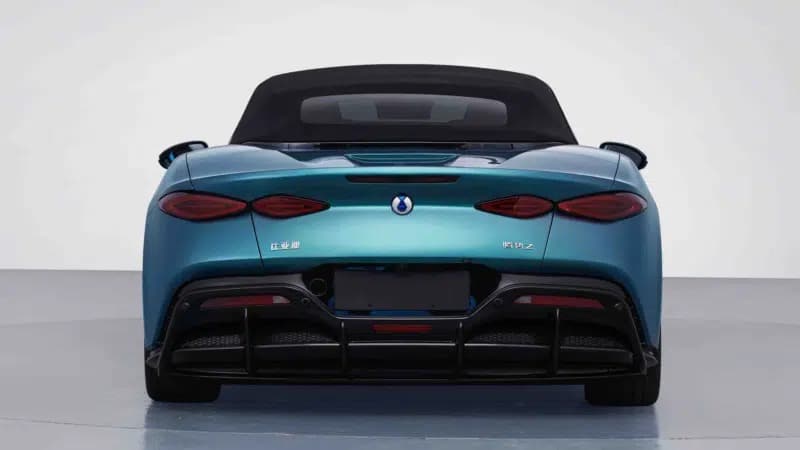 What a car! - 1.606 PS, 350 Km/h, 0-100 σε 2''!