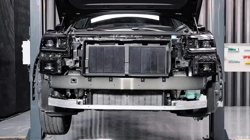 Zeekr 8X: Το κινεζικό SUV των 1.381 ίππων «γδύθηκε» και αποκάλυψε όλα τα μυστικά του!