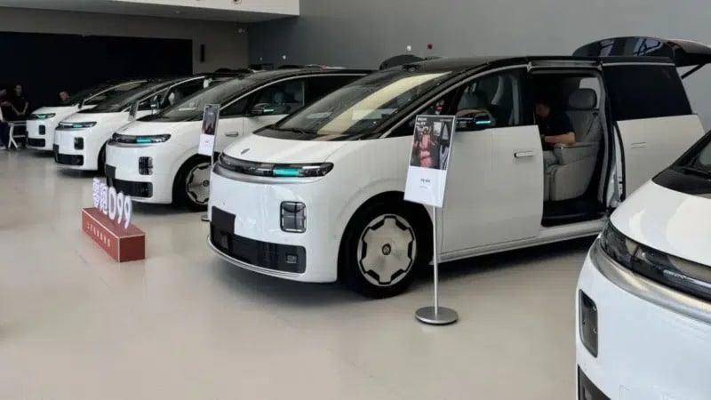 Leapmotor D99: Το πολυτελές ηλεκτρικό MPV που τρομάζει τον ανταγωνισμό με 557 PS και 700 χλμ. αυτονομία