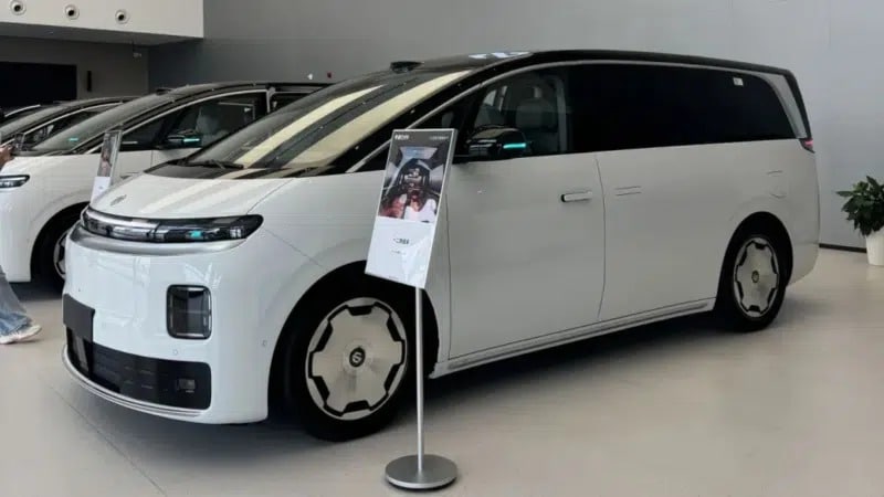 Leapmotor D99: Το πολυτελές ηλεκτρικό MPV που τρομάζει τον ανταγωνισμό με 557 PS και 700 χλμ. αυτονομία