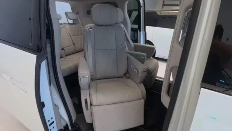 Leapmotor D99: Το πολυτελές ηλεκτρικό MPV που τρομάζει τον ανταγωνισμό με 557 PS και 700 χλμ. αυτονομία