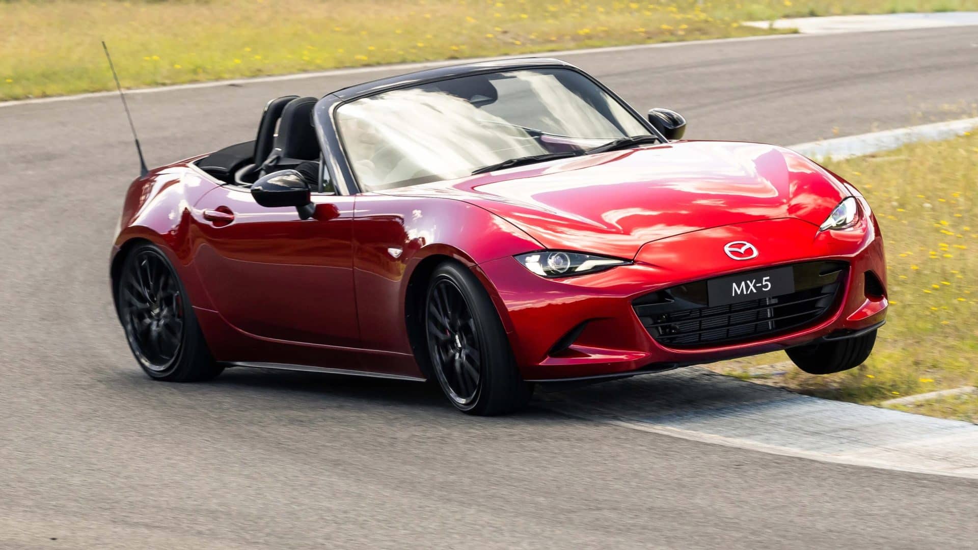Μπάινει στη πρίζα το MX-5;
