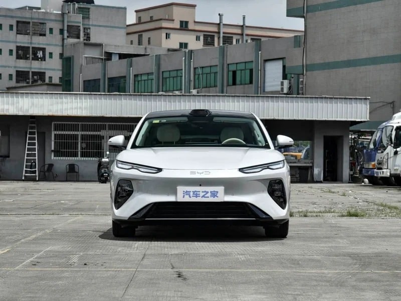 Νέο BYD Seal 08: Έρχεται να ταράξει τα νερά με έως 694 PS, αυτονομία 1.660 χλμ. και τιμή-έκπληξη