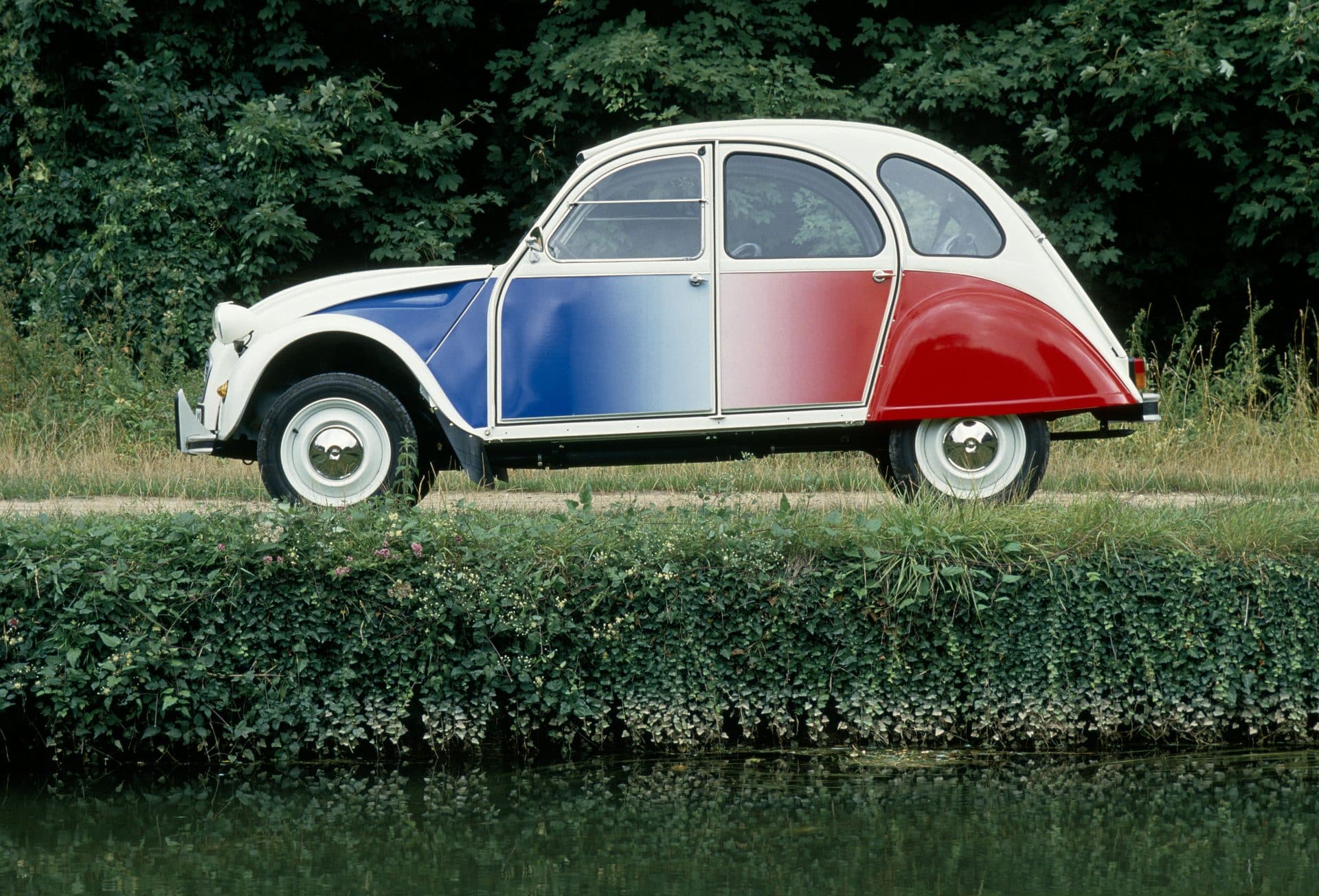 Citroën: 40 χρόνια από τη δημιουργία του 2 CV Cocorico