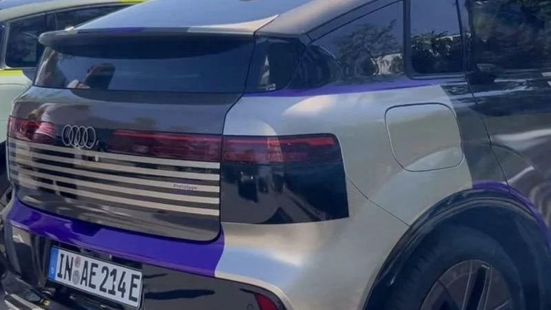 Το Audi A2 e-tron αποκαλύπτεται σχεδόν χωρίς καμουφλάζ