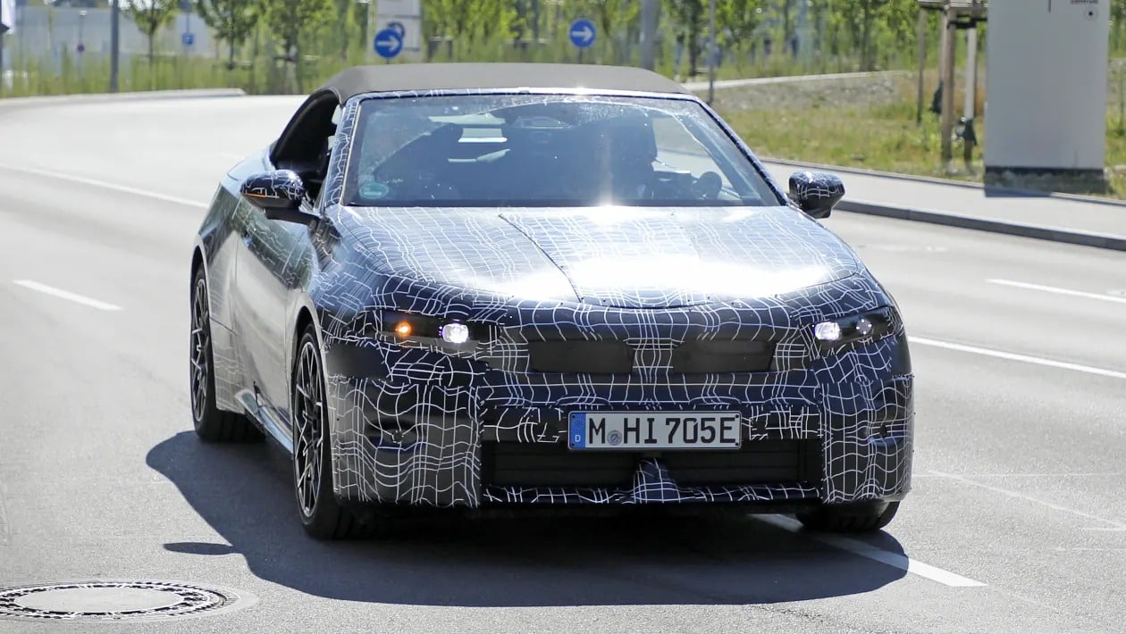 Έως 800 χλμ. αυτονομία και 462 PS – Η νέα BMW i4 Cabrio κάνει αίσθηση