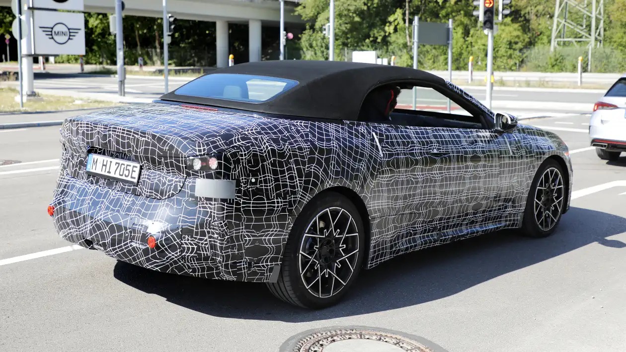 Έως 800 χλμ. αυτονομία και 462 PS – Η νέα BMW i4 Cabrio κάνει αίσθηση