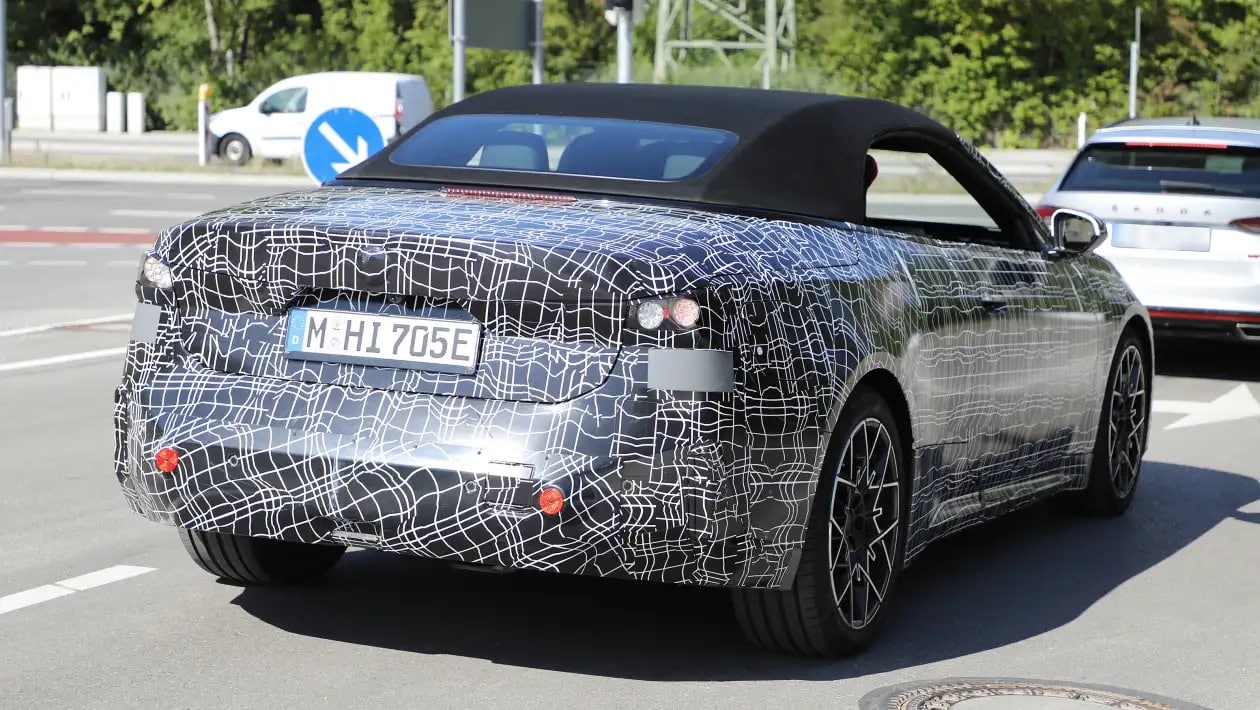 Έως 800 χλμ. αυτονομία και 462 PS – Η νέα BMW i4 Cabrio κάνει αίσθηση