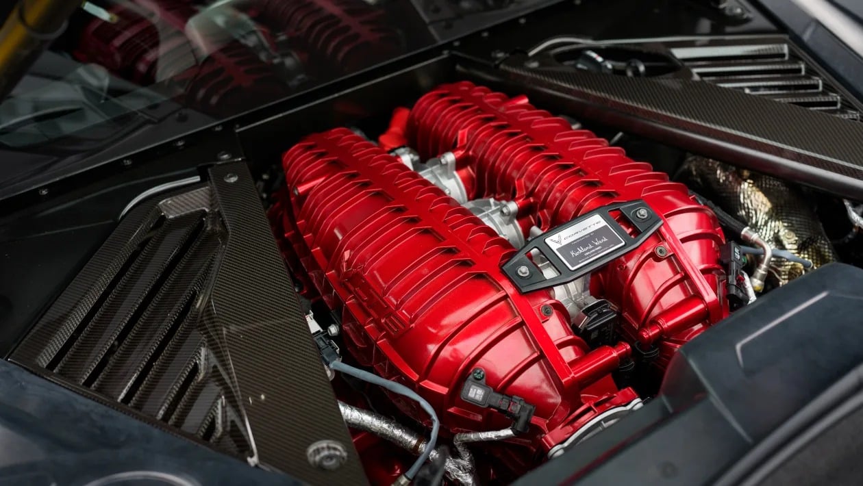 Η νέα Corvette σοκάρει την Ευρώπη: Πιο γρήγορη από 911 και με 3 οθόνες-τέρας στο cockpit!
