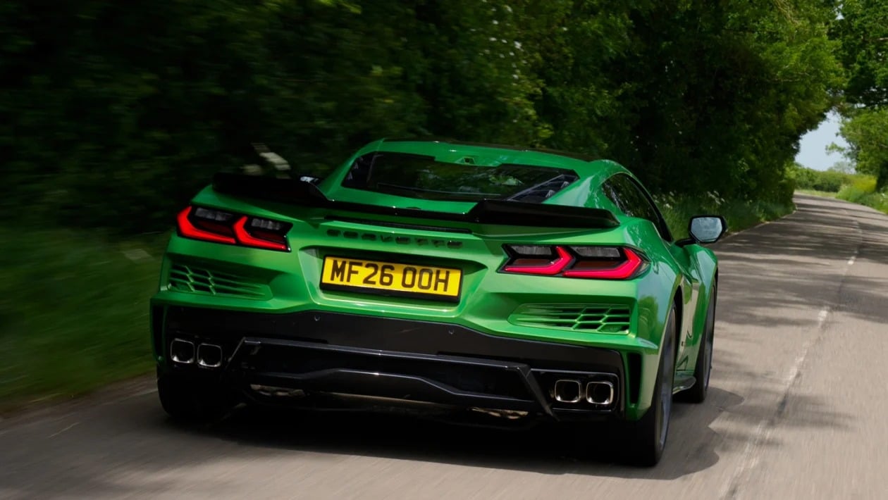 Η νέα Corvette σοκάρει την Ευρώπη: Πιο γρήγορη από 911 και με 3 οθόνες-τέρας στο cockpit!