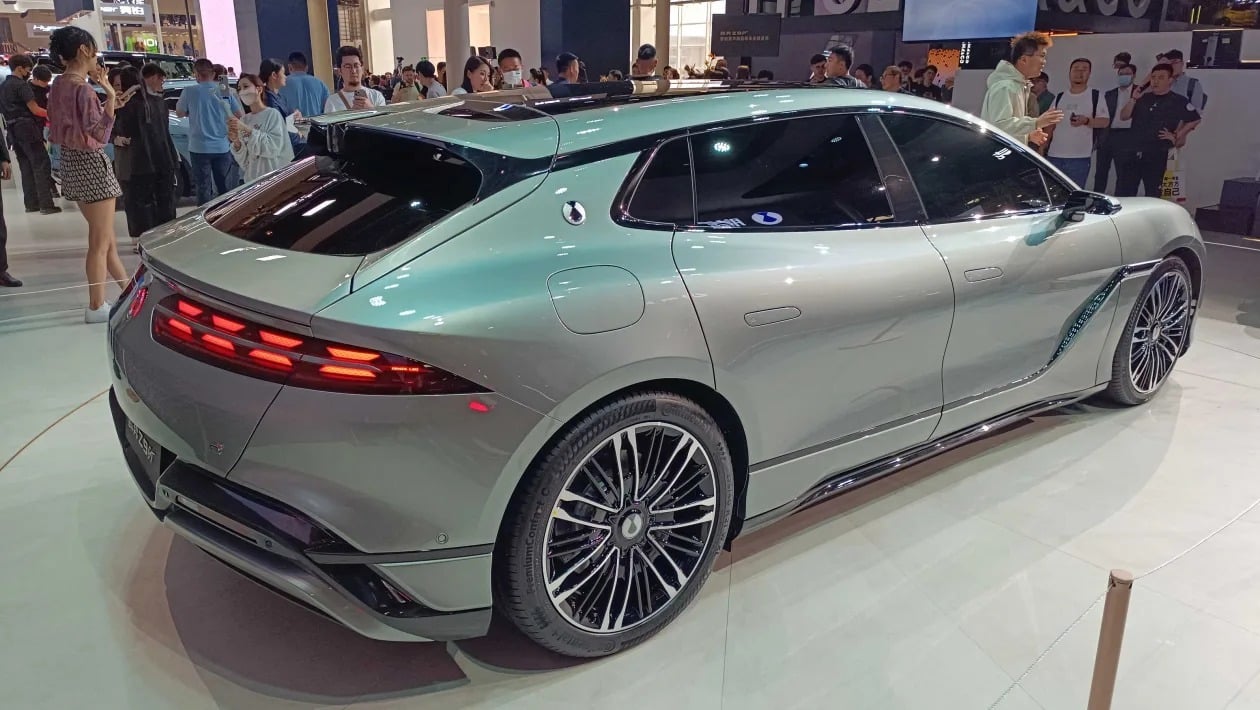 Νέο Denza Z9GT: Το κινεζικό «hyper-shooting brake» των 1.156 ίππων που σπάει τα κοντέρ