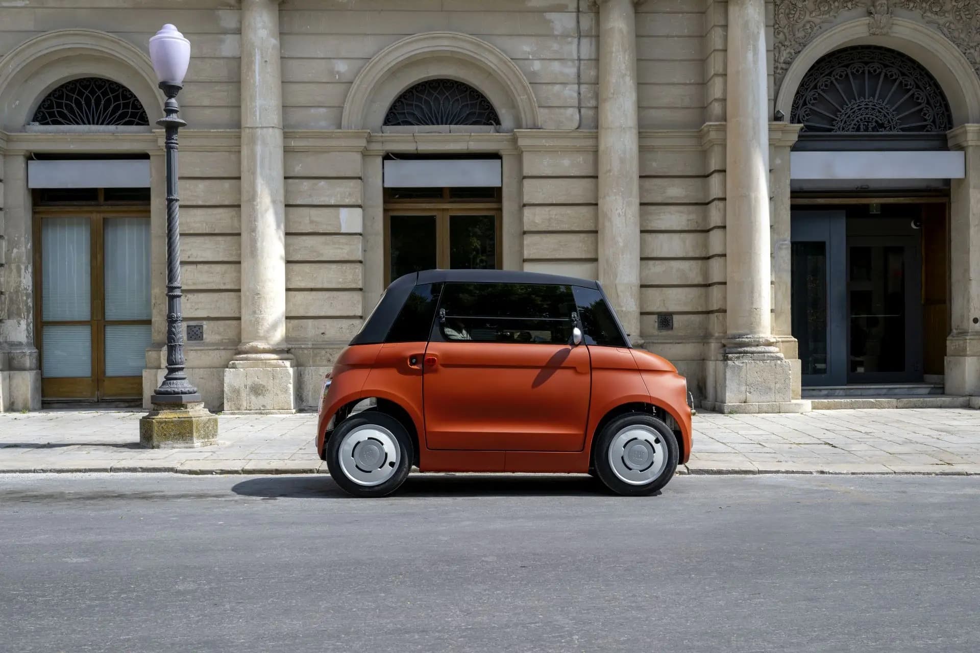 Fiat Topolino Abarth: Η ιταλική μάρκα εξετάζει μια σπορ ηλεκτρική έκδοση για νέους οδηγούς