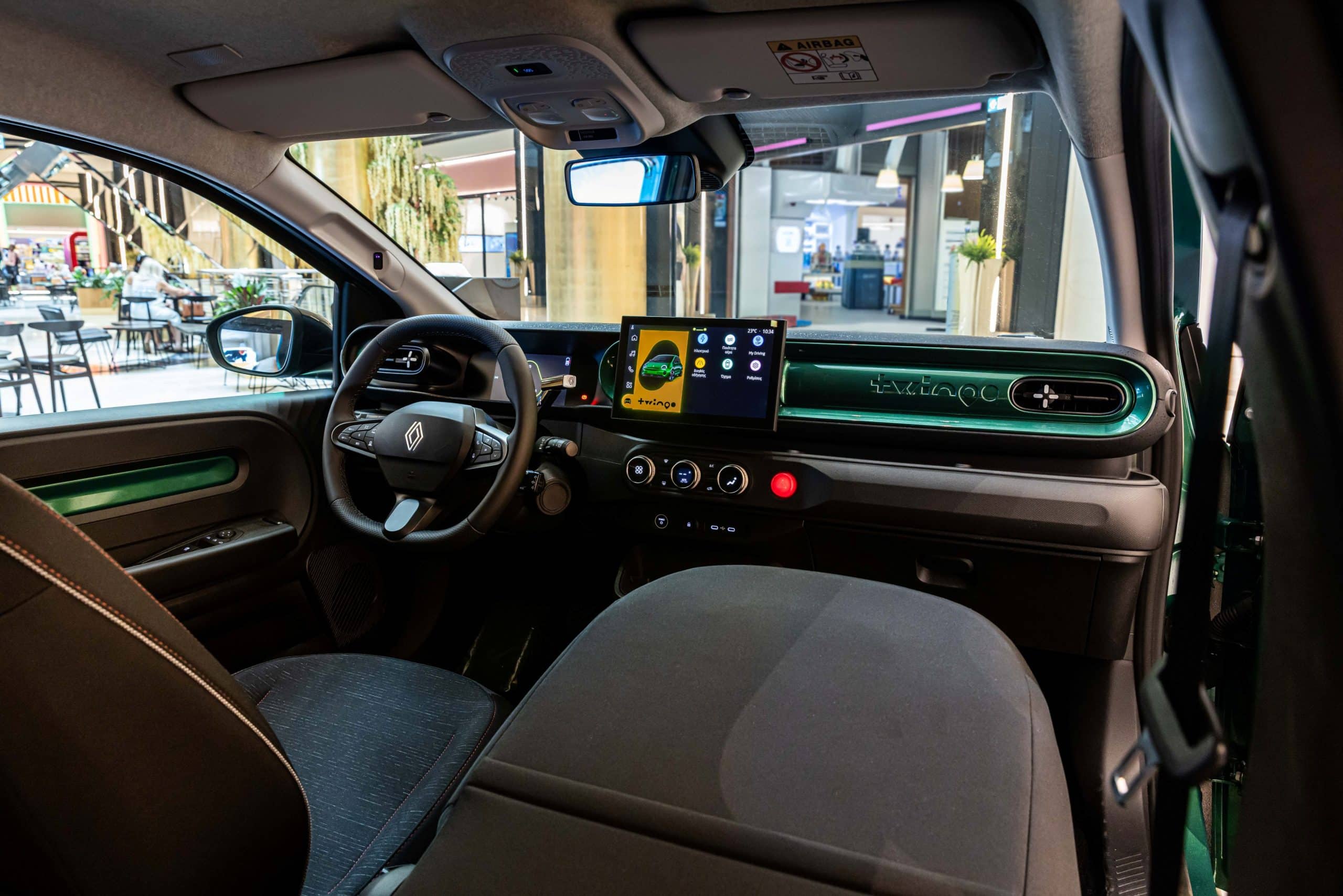 Το νέο Renault Twingo E-Tech electric στο Golden Hall 