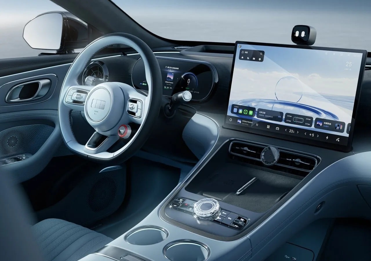 Η Geely «ταπώνει» τον ανταγωνισμό! Νέο ηλεκτρικό με αυτονομία 725 χλμ. και επαναστατικό σύστημα 16 σε 1