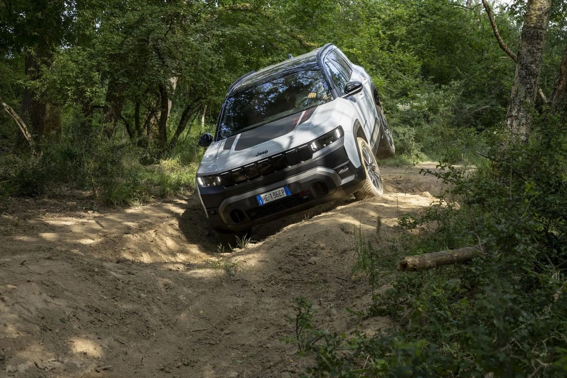Νέο Jeep Compass 4xe AWD: Ηλεκτρικό SUV 375 ίππων με αυτονομία 606 χλμ. και πραγματικές off-road δυνατότητες
