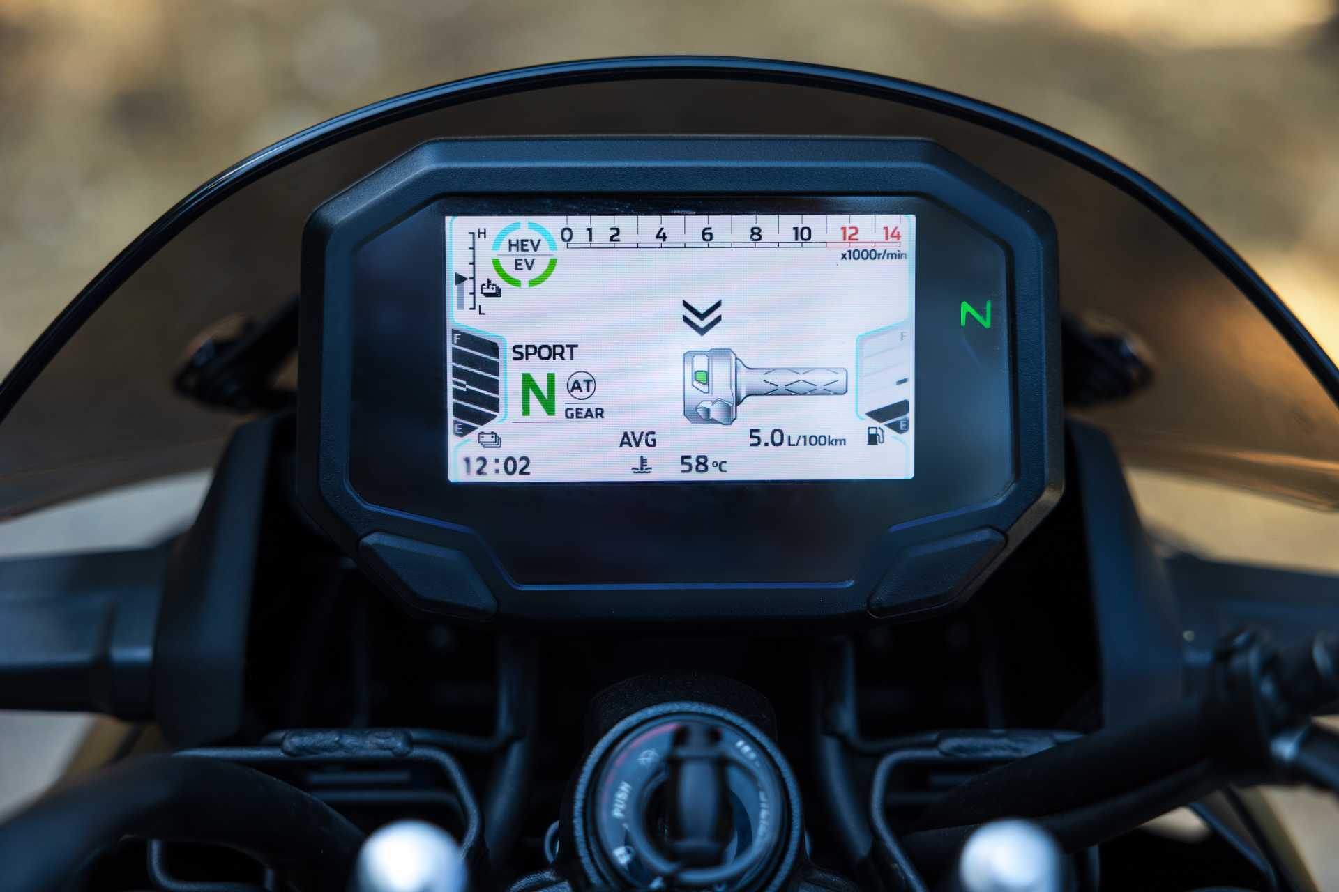 Test Ride: Kawasaki Z7 Hybrid - Η μοτοσυκλέτα που αλλάζει τους κανόνες