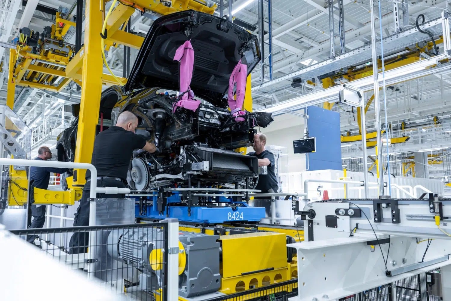 Mercedes-Benz: Ξεκίνησε η παραγωγή της ηλεκτρικής C-Class