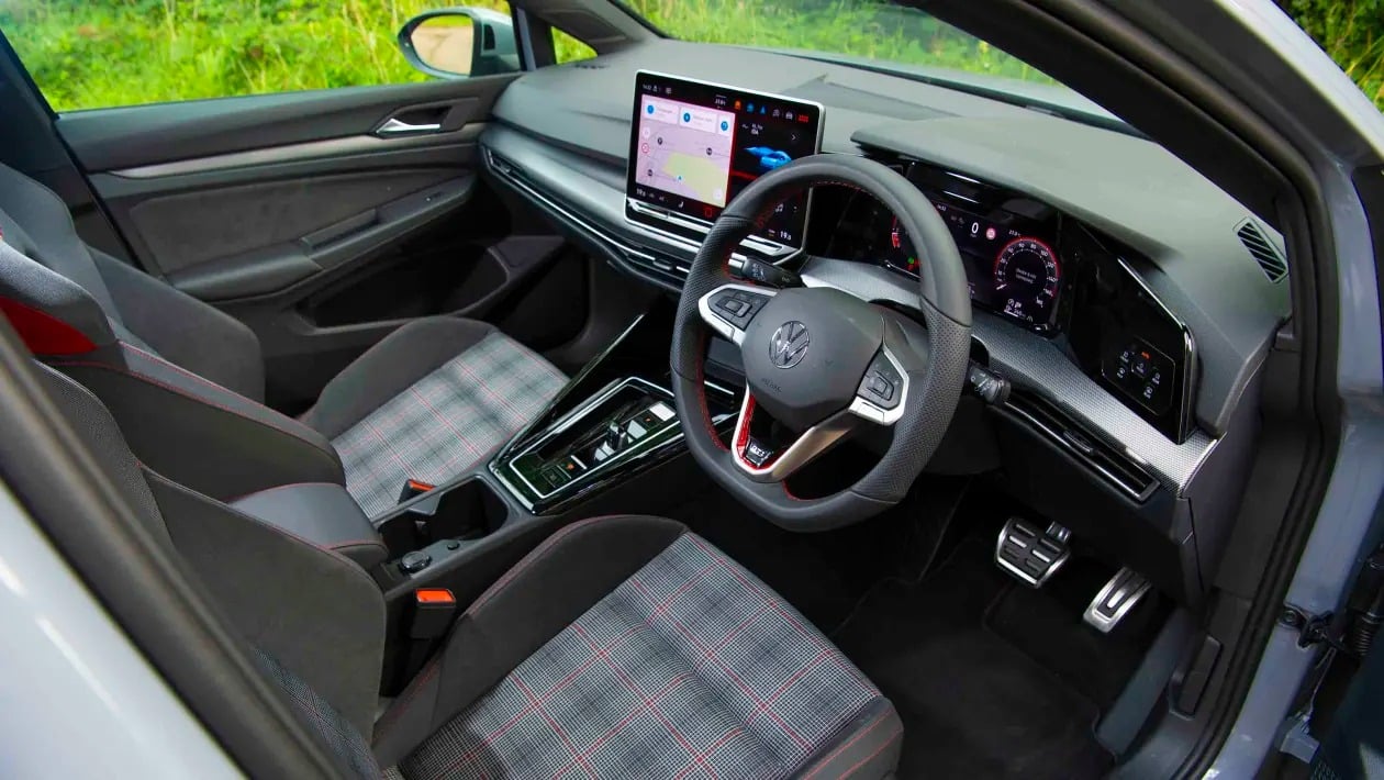 Volkswagen Golf GTI: Ο βασιλιάς των hot hatch επιστρέφει στον θρόνο του