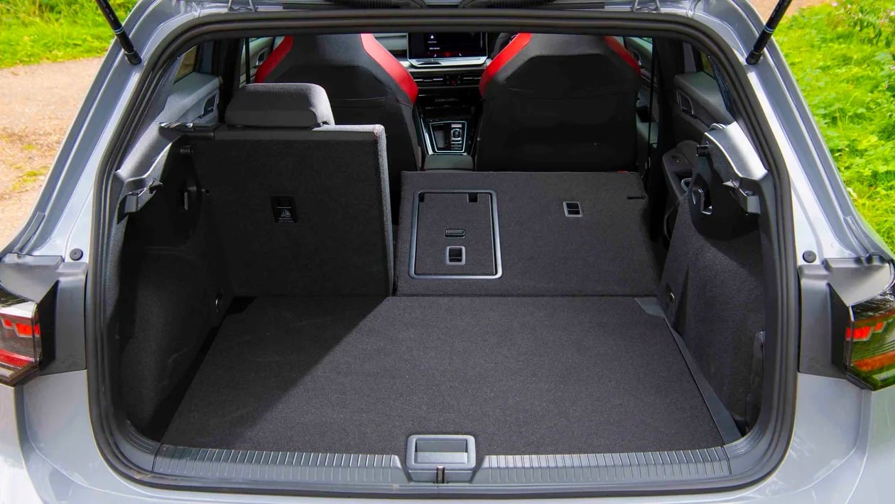Volkswagen Golf GTI: Ο βασιλιάς των hot hatch επιστρέφει στον θρόνο του