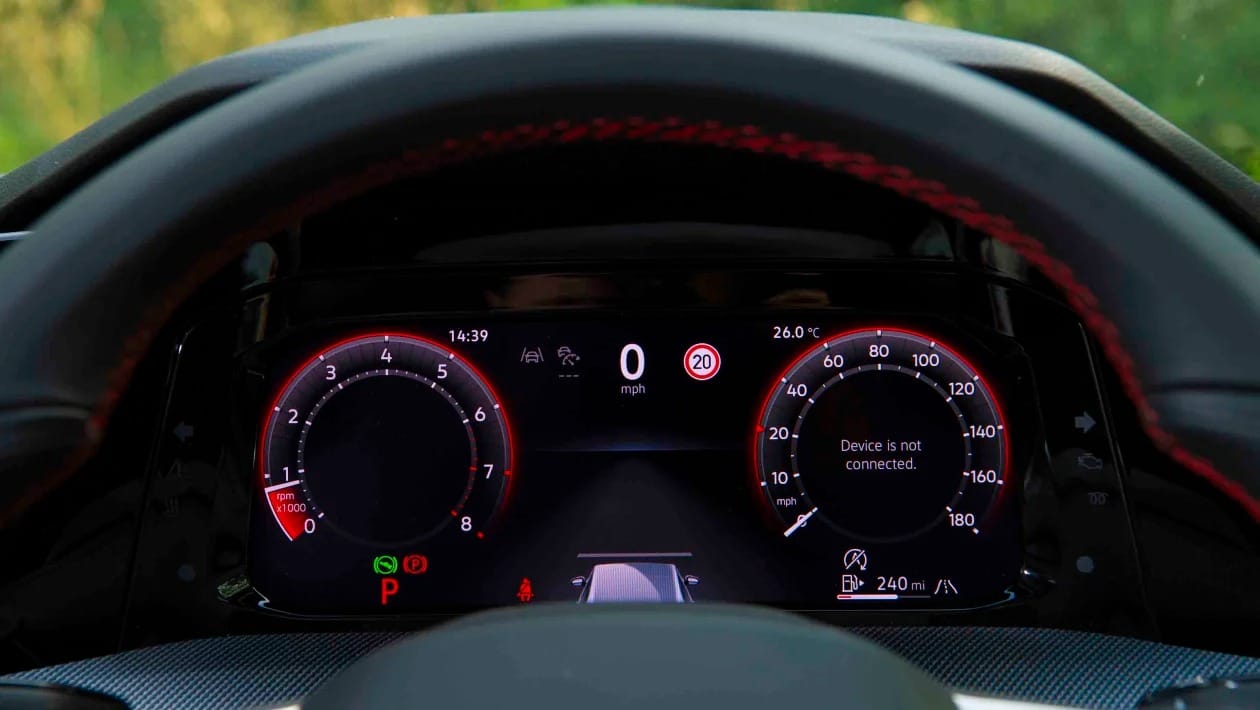 Volkswagen Golf GTI: Ο βασιλιάς των hot hatch επιστρέφει στον θρόνο του