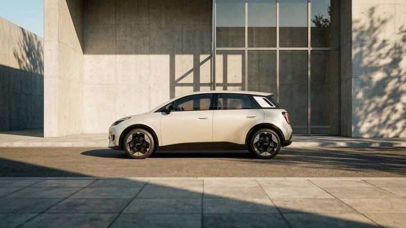 GAC Aion UT vs Geely E2 Max: Κινεζικός «εμφύλιος πόλεμος»