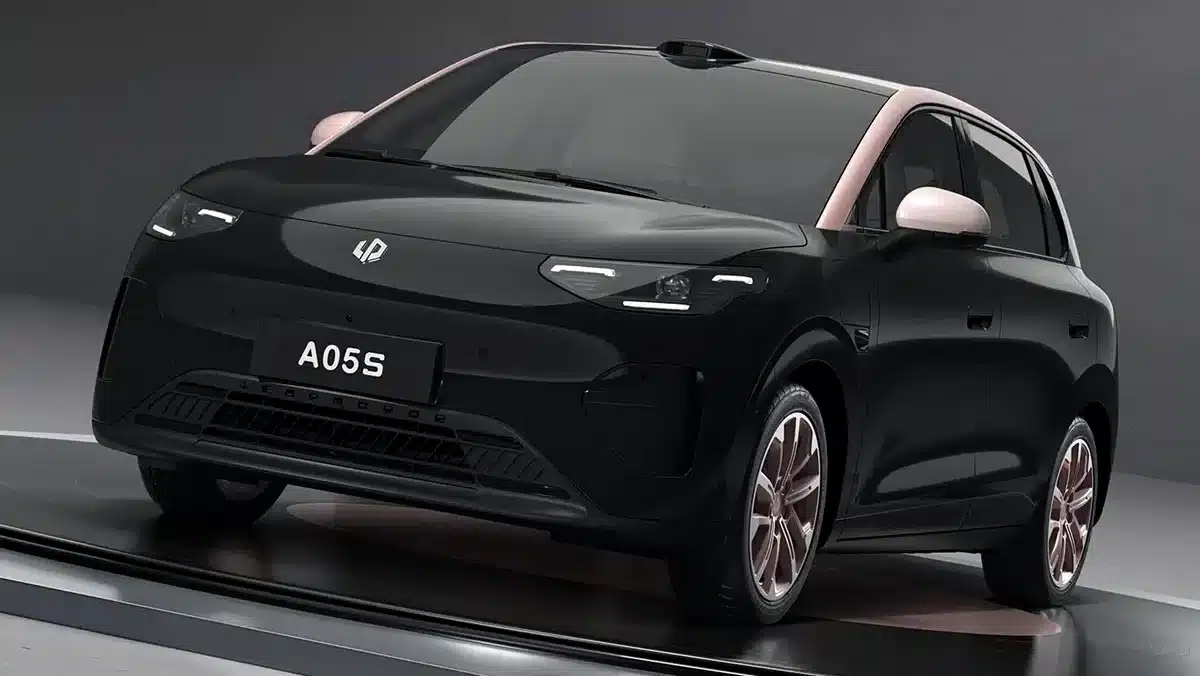 Η Leapmotor αποκαλύπτει το εσωτερικό του A05S