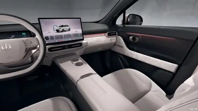 Η Leapmotor αποκαλύπτει το εσωτερικό του A05S