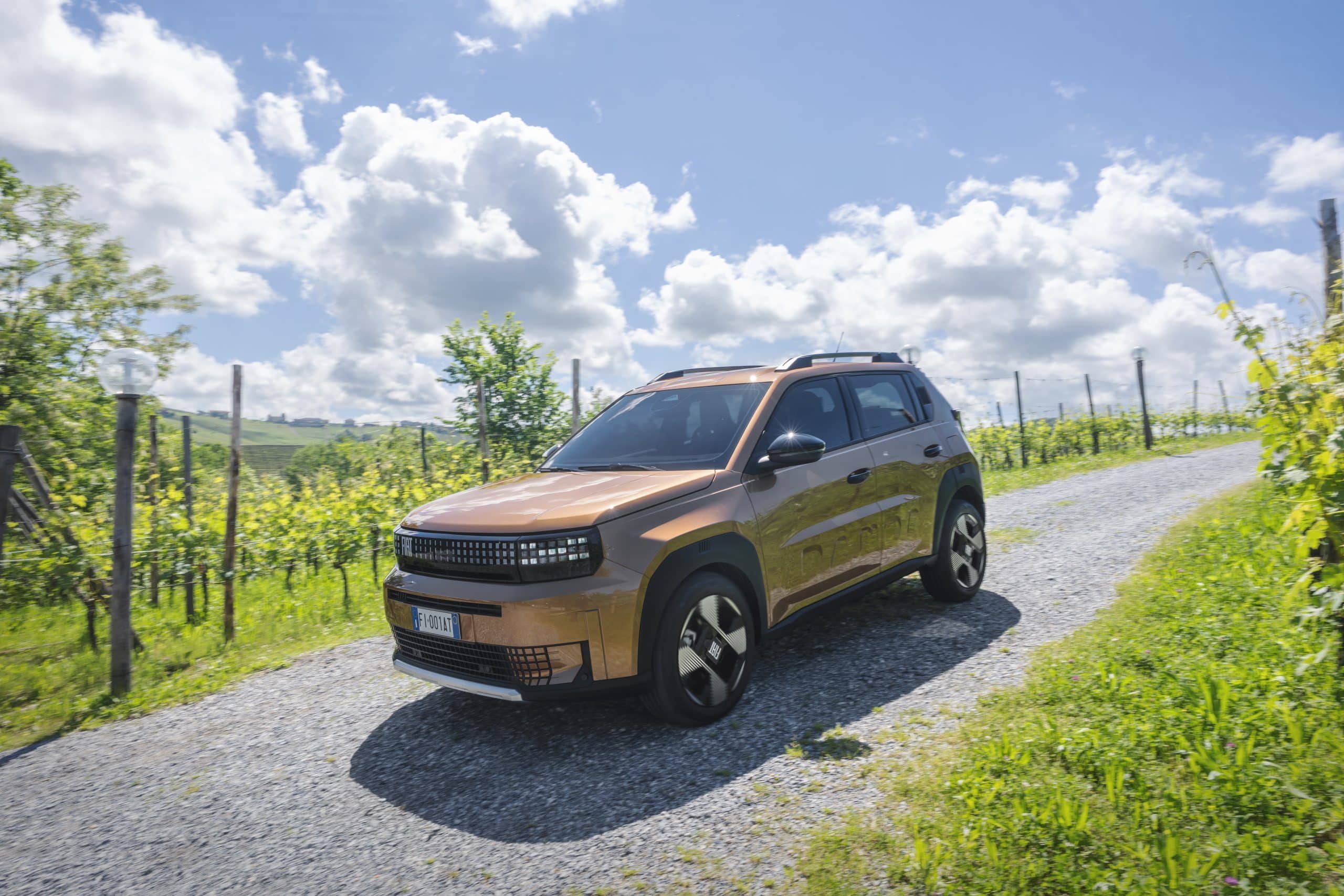 FIAT summer deals: Το Grande Panda με €17.990, δωρεάν επιλογή χρώματος, πλούσιο εξοπλισμό και στάνταρ 5ετή εργοστασιακή εγγύηση
