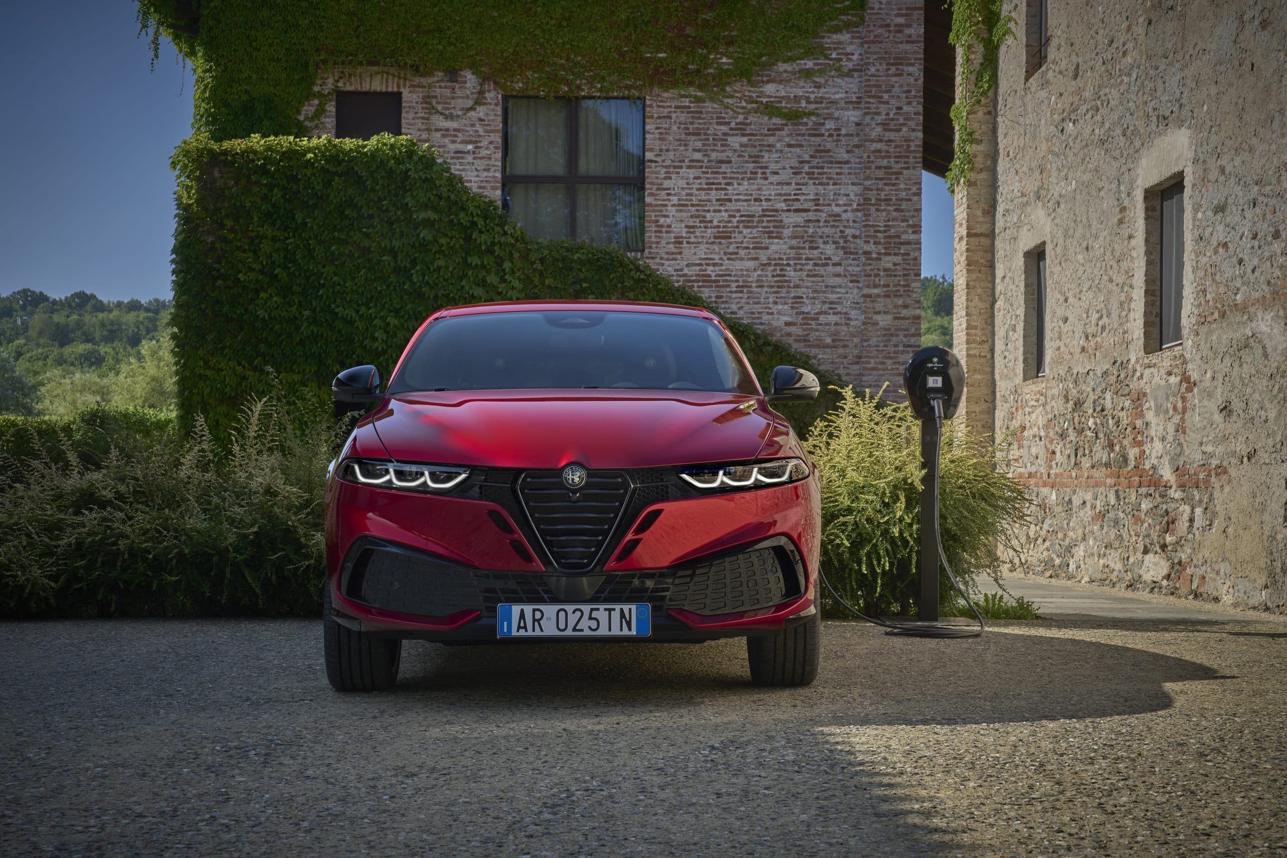 Διαθέσιμη η νέα Alfa Romeo Tonale Ibrida, πιο δυναμική και προσιτή από ποτέ - Τιμή