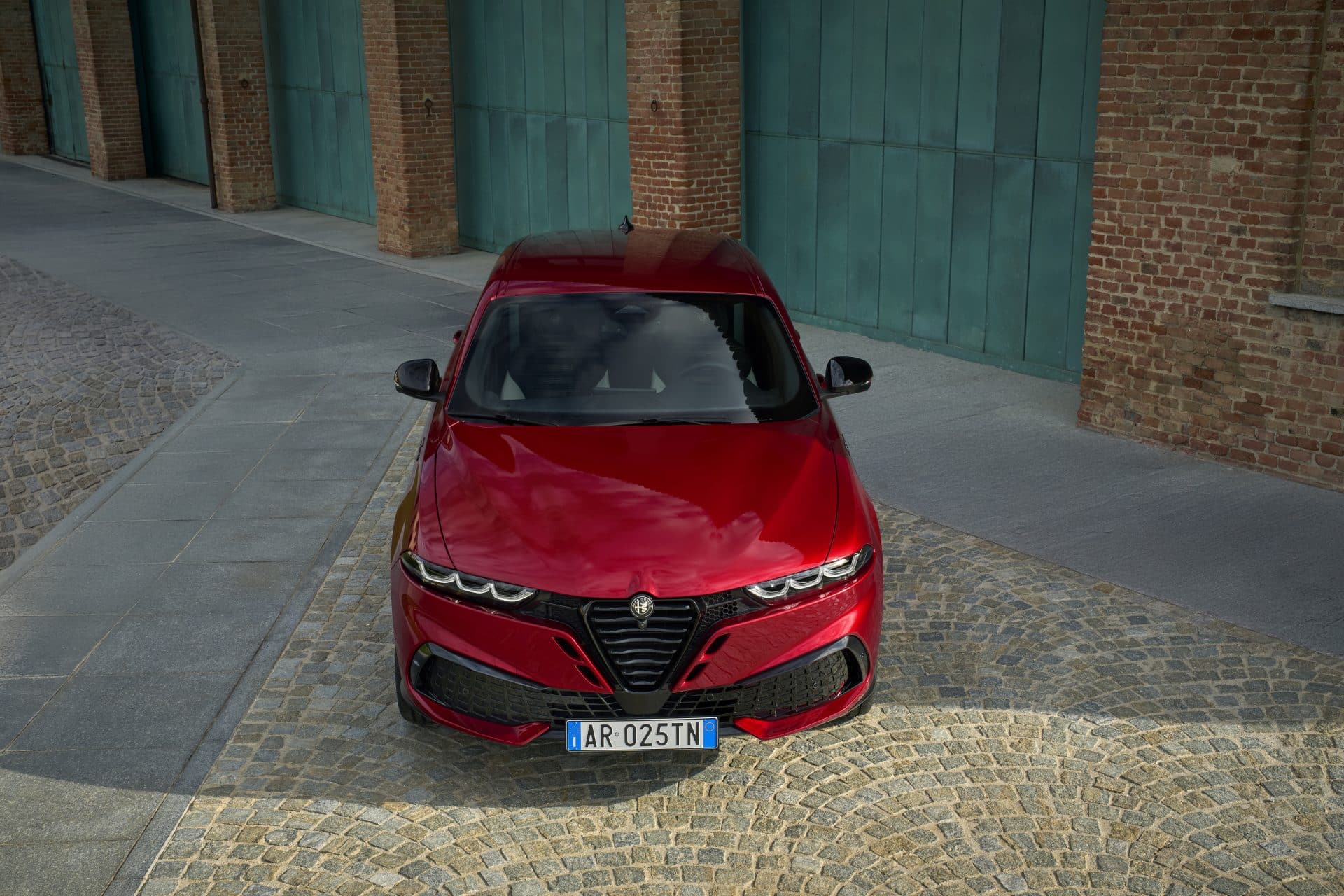 Διαθέσιμη η νέα Alfa Romeo Tonale Ibrida, πιο δυναμική και προσιτή από ποτέ - Τιμή