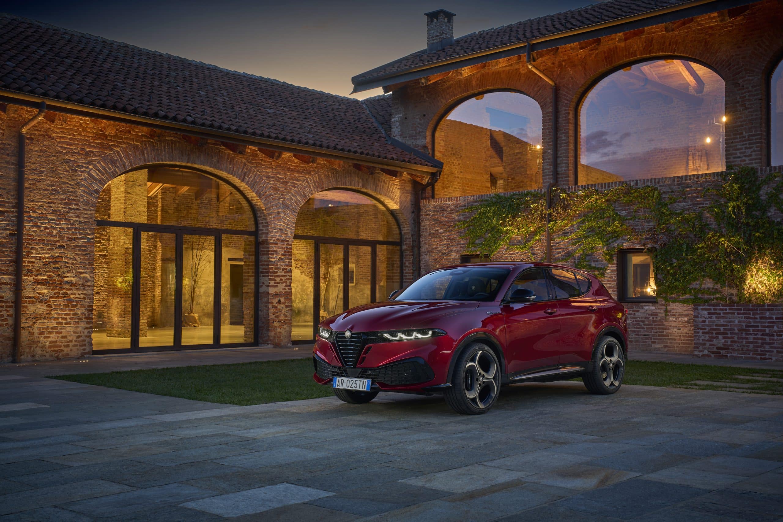 Διαθέσιμη η νέα Alfa Romeo Tonale Ibrida, πιο δυναμική και προσιτή από ποτέ - Τιμή