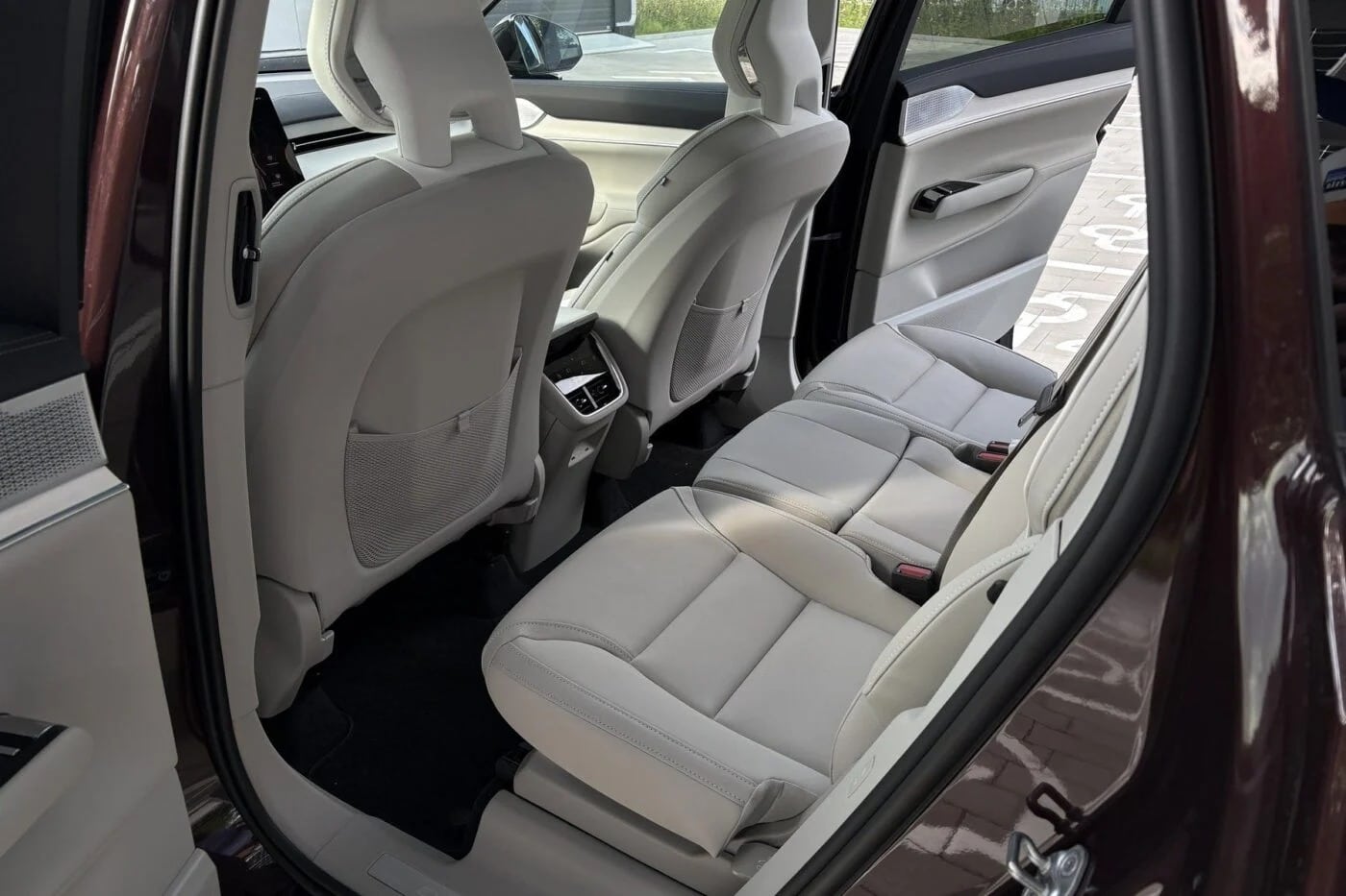 Volvo EX90: Η αναβάθμιση στα 800V μεταμορφώνει το ηλεκτρικό SUV