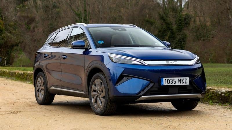 BYD Atto 3 vs Evo XPeng L03: Κινεζικός εμφύλιος πόλεμος