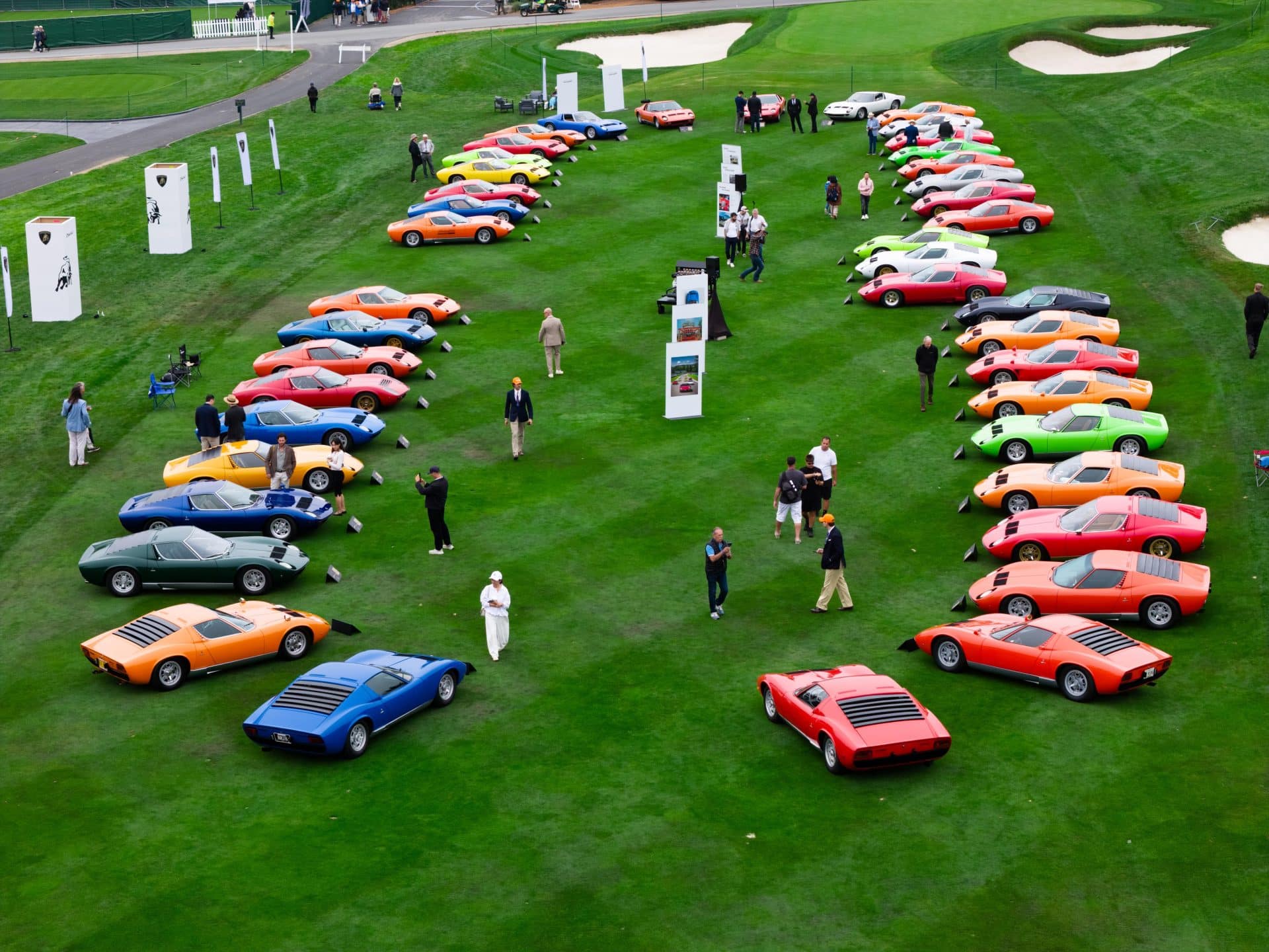 Lamborghini: Ιστορικό ρεκόρ με 43 Miura και το βλέμμα στο μέλλον