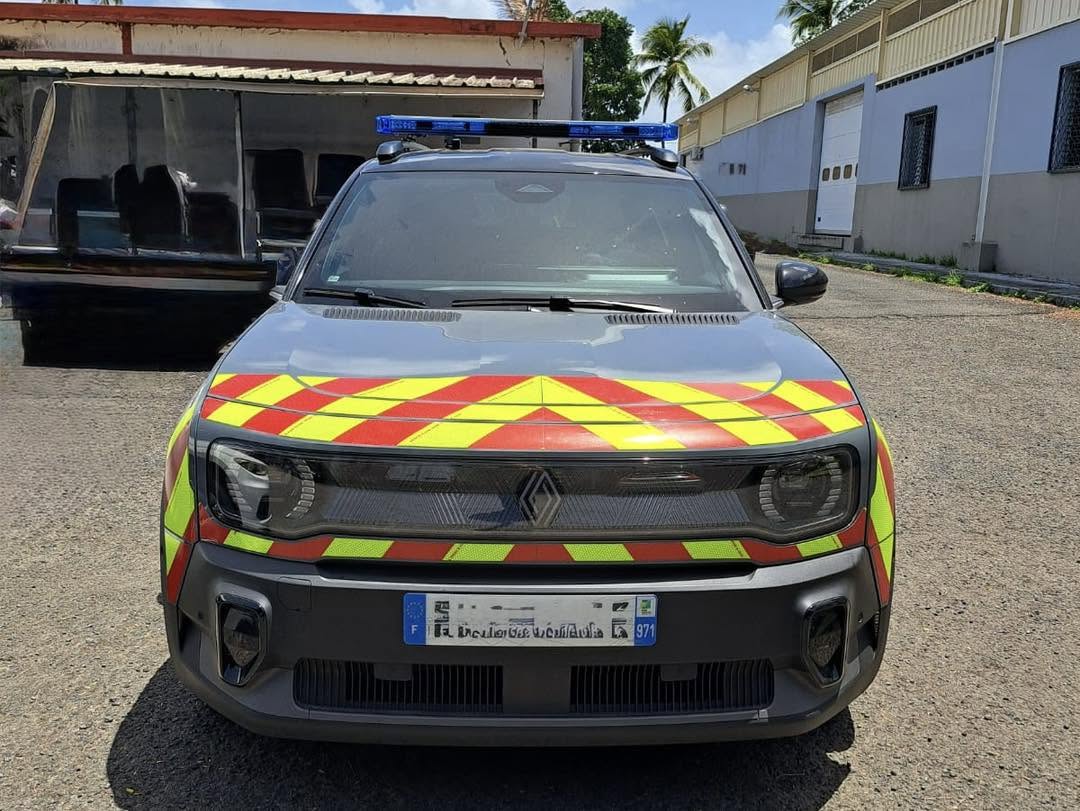 Το νέο ηλεκτρικό Renault 4 έγινε περιπολικό!