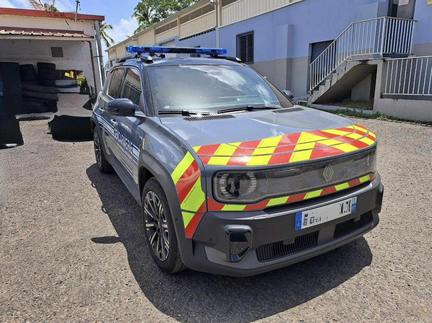 Το νέο ηλεκτρικό Renault 4 έγινε περιπολικό!