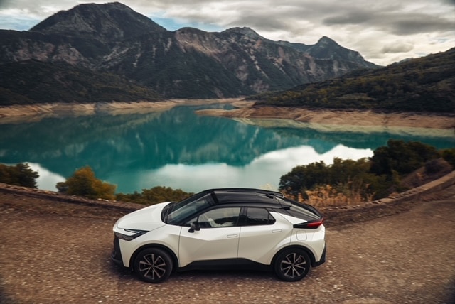 Toyota C-HR: Δέκα χρόνια ξεχωριστής καινοτομίας και επιτυχίας ως το Νο.1 C-SUV της Toyota