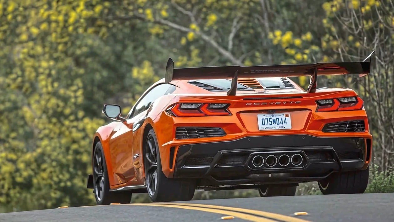 Corvette ZR1X: Κοστίζει πολύ λιγότερο από Ferrari και Lamborghini και τις κυνηγά στην πίστα