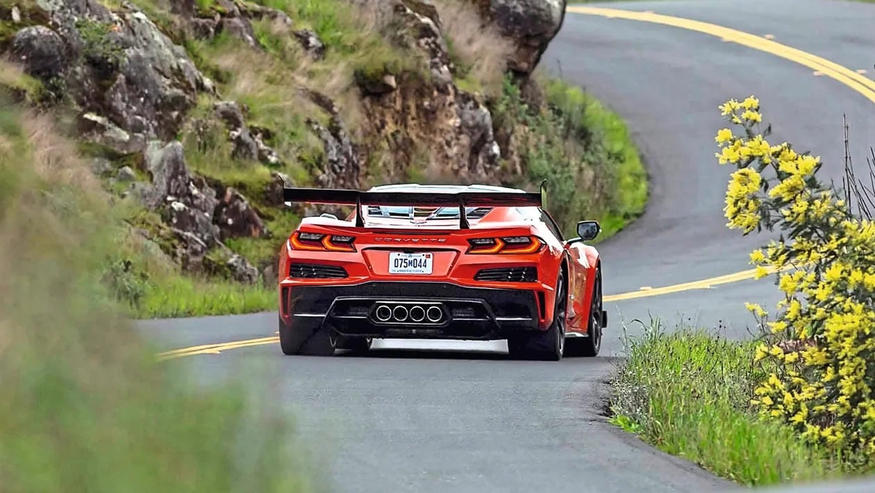 Corvette ZR1X: Κοστίζει πολύ λιγότερο από Ferrari και Lamborghini και τις κυνηγά στην πίστα