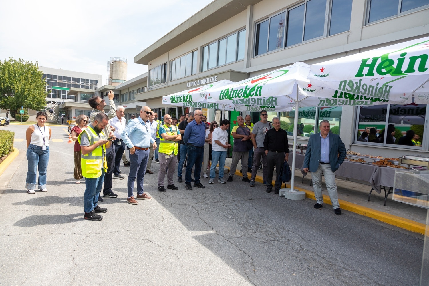 Η Αθηναϊκή Ζυθοποιία ενισχύει τον στόλο της με το νέο ηλεκτρικό φορτηγό DAF XB από την ERGOTRAK
