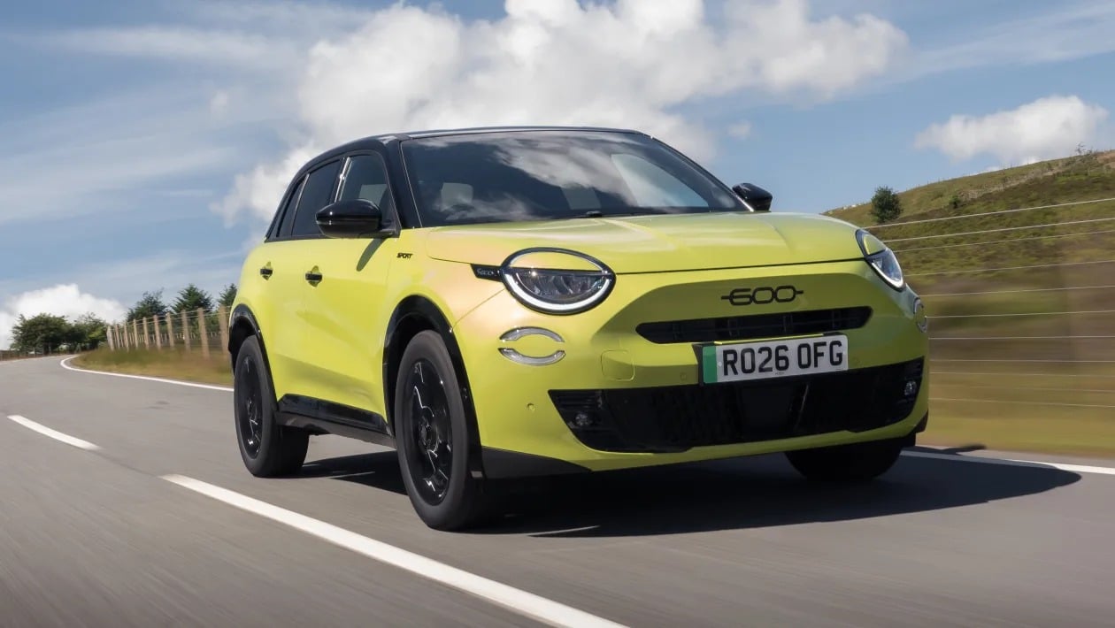Fiat 600 Hybrid Sport: Η νέα έκδοση που μοιάζει με Abarth, αλλά δεν είναι