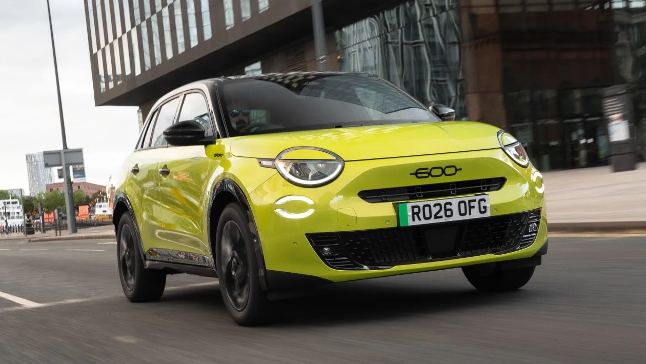 Fiat 600 Hybrid Sport: Η νέα έκδοση που μοιάζει με Abarth, αλλά δεν είναι