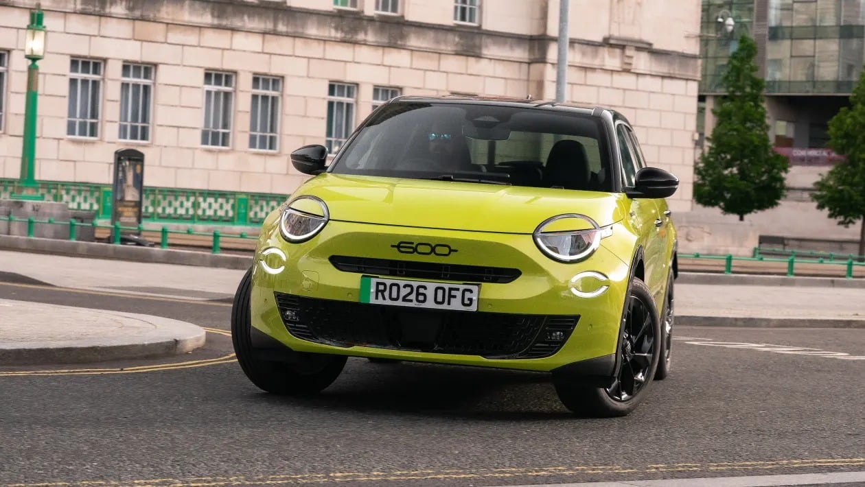 Fiat 600 Hybrid Sport: Η νέα έκδοση που μοιάζει με Abarth, αλλά δεν είναι