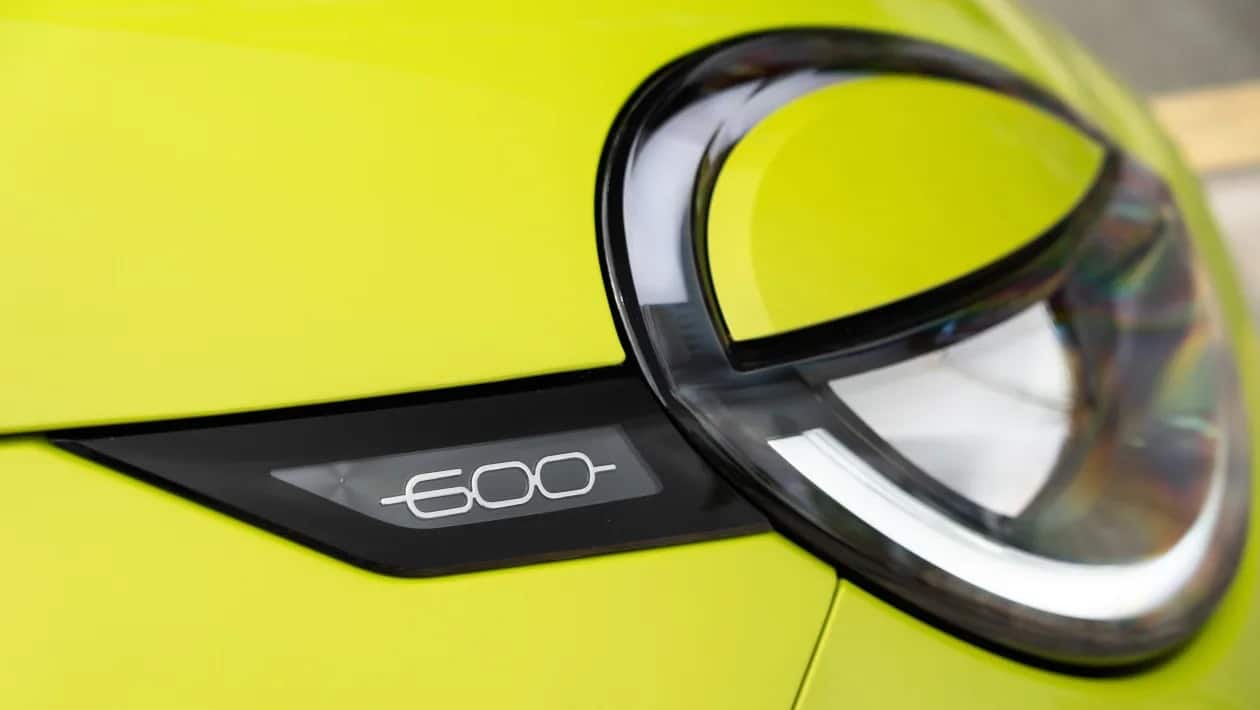 Fiat 600 Hybrid Sport: Η νέα έκδοση που μοιάζει με Abarth, αλλά δεν είναι